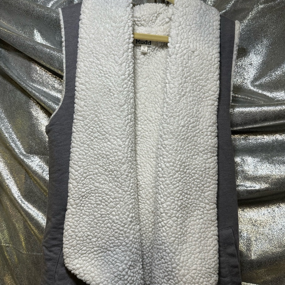 Mudd vest gray with soft white.